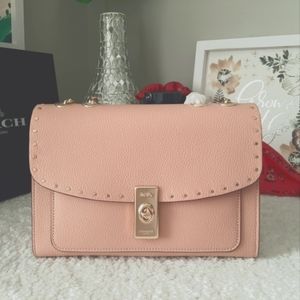 [NWT] COACH Lane shoulder bag with rivets Color Shell pink